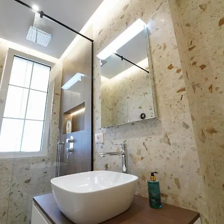 2 Steps From Center 3 1 Τίρανα