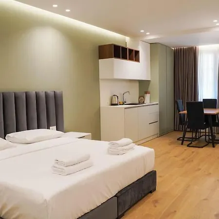 2 Steps From Center 3 1 * 地拉那