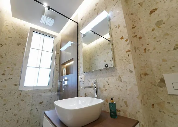 2 Steps From Center 3 1 地拉那